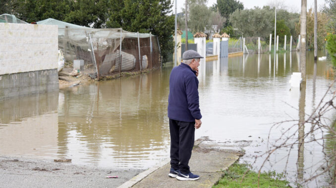 Imagen de la zona rural de Las Pachecas, en Jerez de la Frontera (Cádiz), afectada por el desbordamiento del río Guadalete. EFE/Román Ríos
