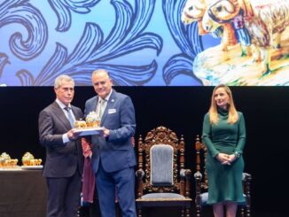 El alcalde José Julián Gregorio felicita a los premiados del Día de Castilla-La Mancha junto a Florencio Fernández Florito, Roberto Perea y Alberto Jiménez