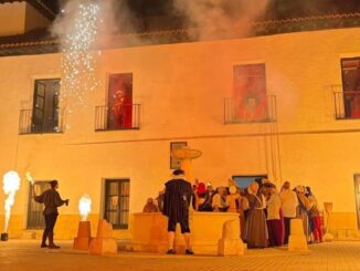Recreación teatral del Motín de Arganda con múltiples actores voluntarios en escena