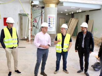 Vista de las obras de reforma del Auditorio Municipal de Albacete con el alcalde Manuel Serrano y técnicos municipales