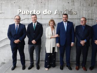Adrián Barbón, presidente del Principado de Asturias, en el puerto de Avilés durante una visita institucional