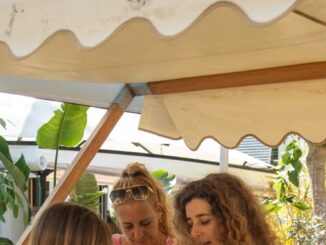 Estand de medio ambiente del Ayuntamiento de Eivissa en el Festival Fantasia con información sobre reciclaje y gestión de residuos