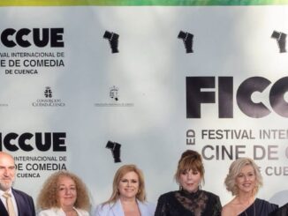 Gala de premios de FICCUE 2026 en el Auditorio de Cuenca con asistentes durante el photocall y celebración de la noche cinematográfica