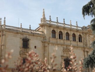Alcaldesa Judith Piquet recibe a Jaime Domínguez en la etapa 36 de Romper el Silencio en Alcalá de Henares