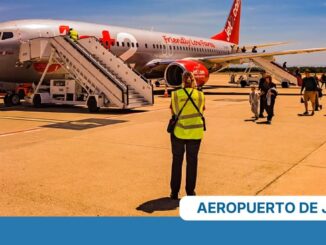 Logo y avión de Jet2 anunciando nueva ruta directa Londres-Stansted con Aeropuerto de Jerez
