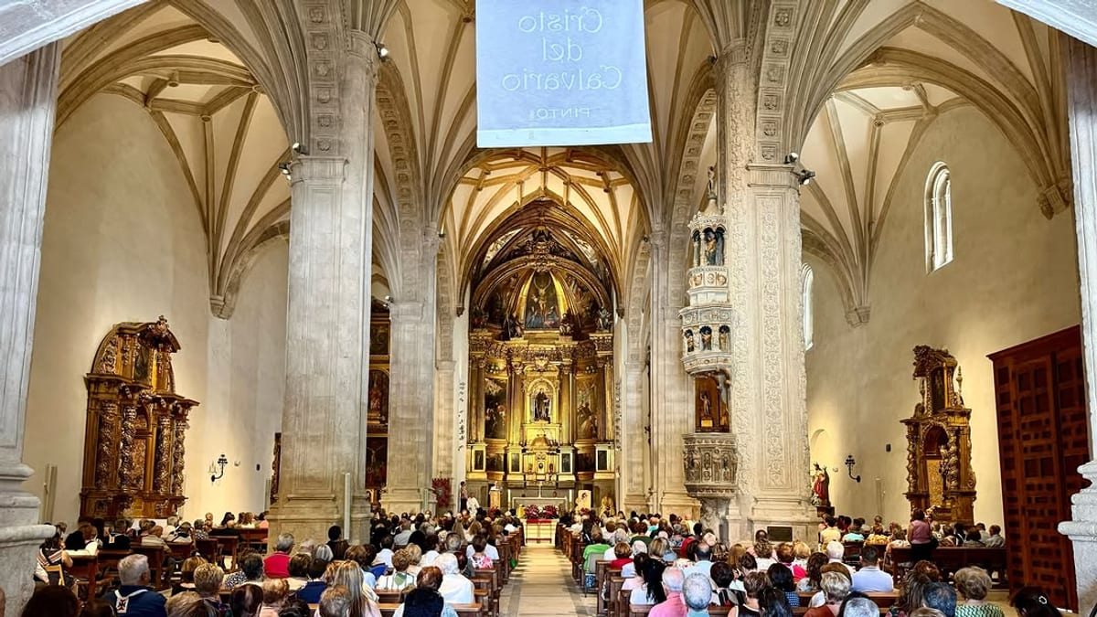 Misa Mayor de las Fiestas del Cristo 2026 en la Parroquia de Santo Domingo de Silos con asistencia de hermandades y autoridades municipales de Pinto