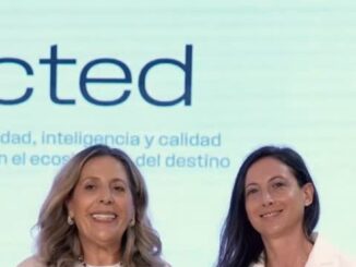 Entrega de distinciones SICTED a empresas turísticas de Fuerteventura con la consejera Marlene Figueroa
