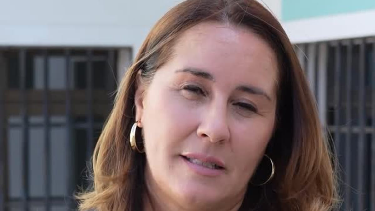 Presidenta insular Lola García presentando la adjudicación provisional del tramo Aeropuerto-Pozo Negro del eje Norte-Sur de Fuerteventura