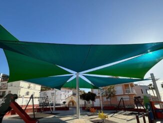 Vista del Sendero Azul Tres Bahías en Águilas con nuevas estructuras de sombra instaladas