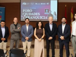 Asistentes del Foro Ciudades y Franquicia en Alcalá de Henares con la participación de la concejala de Comercio Orlena de Miguel