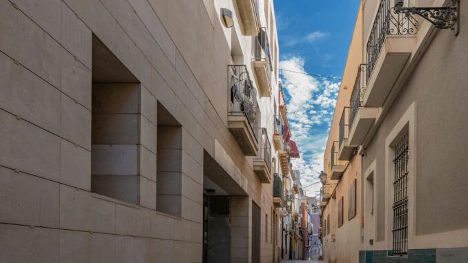 Amplían el paso inferior de la CV-195 en Caudiel con 3,8 millones El conseller Martínez Mus supervisa los trabajos de ampliación del paso inferior de la CV-195 en Caudiel
