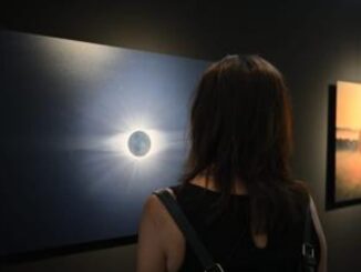 Cartel promocional del concurso AstroCiutat de astrofotografía de eclipses solares
