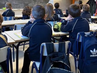 Cartel informativo del Ayuntamiento de Arganda del Rey sobre el aumento del 54% en ayudas para alumnos con necesidades especiales