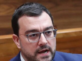 El presidente Adrián Barbón durante su intervención en la Junta General del Principado de Asturias