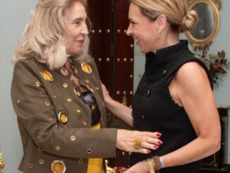 Almudena Martínez, presidenta de la Diputación de Cádiz, junto a Josefa Díaz, presidenta de Skal Cádiz, durante la reunión de coordinación del Congreso Mundial