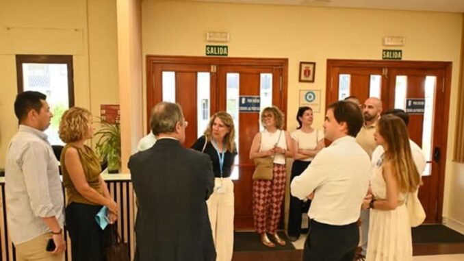 Canal de Isabel II celebra 175 años con exposición sobre la historia del agua Exposición Un río vertical del Canal de Isabel II en el Centro Sociocultural Federico García Lorca de Humanes, mostrando una de las 16 escenas en plastilina sobre la historia del agua
