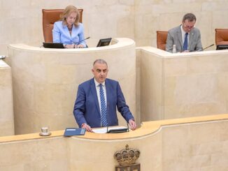 Sesión del Parlamento de Cantabria durante la aprobación de la Ley de Ordenación del Transporte Marítimo