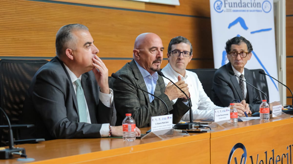 Consejeros de Salud y Medio Ambiente del Gobierno de Cantabria en la inauguración del encuentro One Health 2026