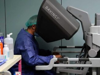 Intervención quirúrgica robótica de reimplante de tejido ovárico en el Hospital La Fe de Valencia