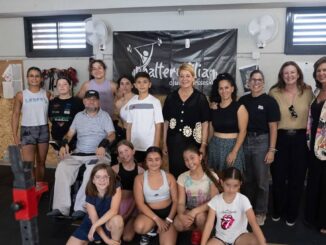 Instalaciones y deportistas del Club de Halterofilia Tartessos durante el entrenamiento diario