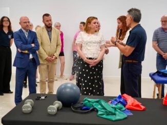 Club de Salud Comunitario en Oncología de Torremolinos con participantes en sesión de apoyo mutuo