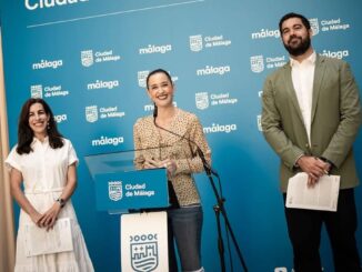 Portavoz del Ayuntamiento Elisa Pérez de Siles, junto a los concejales Penélope Gómez de Sostenibilidad y Borja Vivas de Deportes en rueda de prensa sobre el proyecto del Guadalmedina