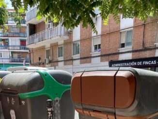 Contenedores marrones para reciclaje de biorresiduos instalados por el Ayuntamiento de Coslada