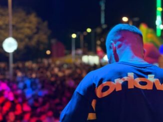 Cartel del curso de DJ para jóvenes en Pinto con detalles de inscripción y formación