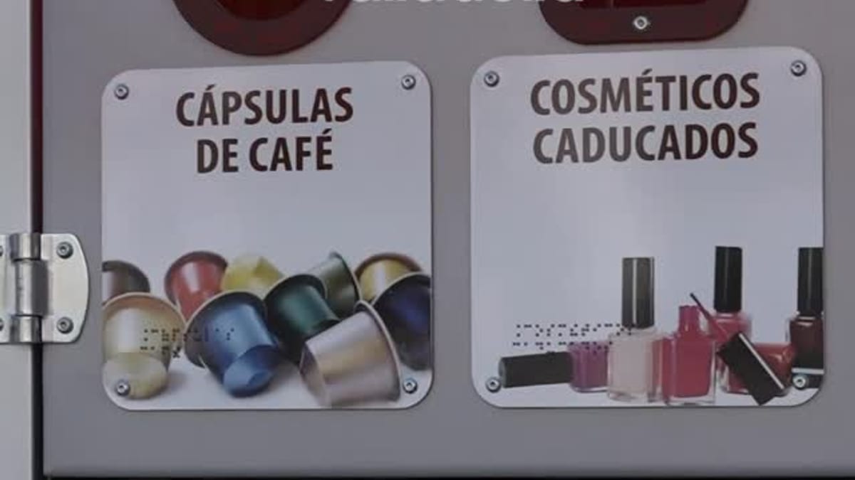 Presentación de dos nuevos puntos limpios móviles de la Diputación de Valladolid