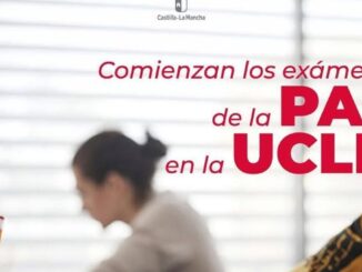 Estudiantes de bachillerato realizando exámenes de acceso a la universidad