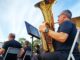 Público asistente al concierto de fin de fiestas de la Escuela Municipal de Música y Danza en plaza de España