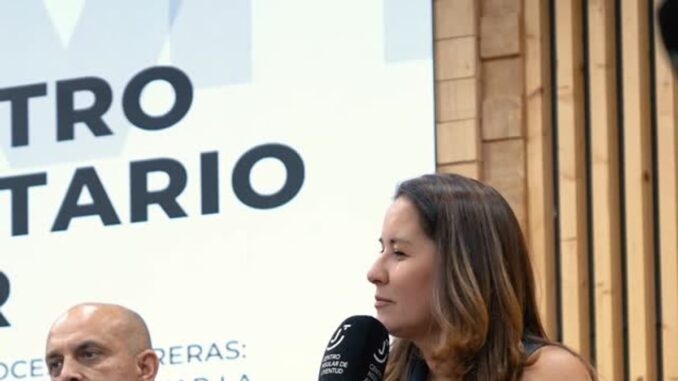 Fuerteventura Protagonista presenta 400 propuestas ciudadanas recogidas en siete meses Presentación de resultados del proceso de audición social Fuerteventura Protagonista con participantes y representantes institucionales