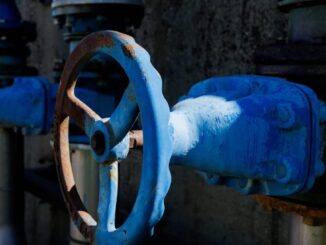 Cartel informativo sobre el proyecto de digitalización de la gestión del agua de la Xunta de Galicia con inversión de 5 millones de euros