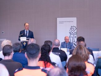El conseller de Emergencias e Interior, José Ignacio Valderrama, entrega condecoraciones a personal de Protección Civil, Policía de la Generalitat y fuerzas de seguridad en Bétera