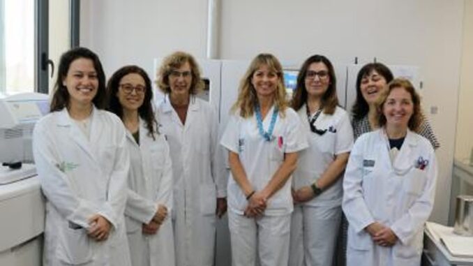 Hospital General de València gana el Oro del Ministerio en medicina de precisión Equipo del Hospital General de València junto al reconocimiento Oro del Ministerio de Sanidad por el proyecto de medicina de precisión en cáncer de ovario