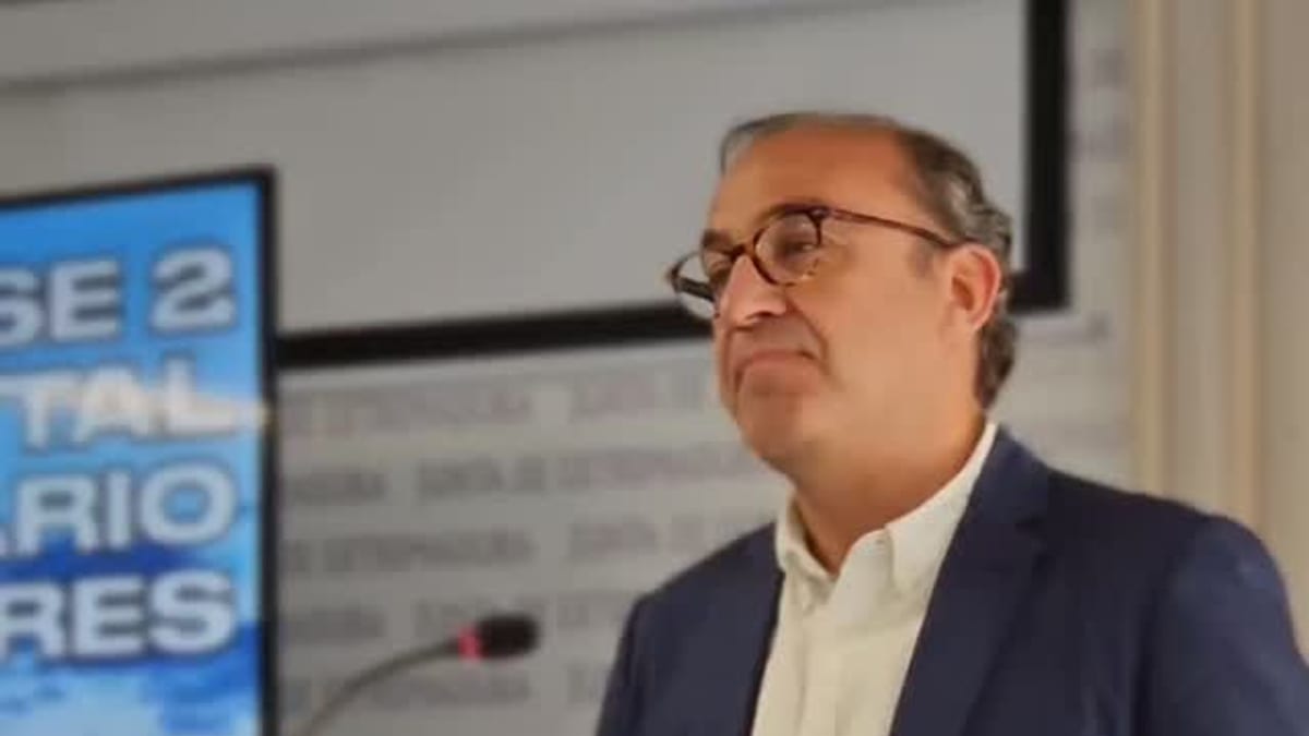 Maquinaria trabajando en el inicio de la segunda fase de ampliación del Hospital Universitario de Cáceres