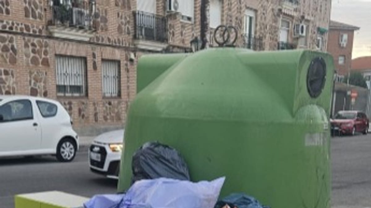 Nuevos contenedores de residuos unificados en la calle Sandro Pertini frente a Urgencias del Centro de Especialidades de Illescas