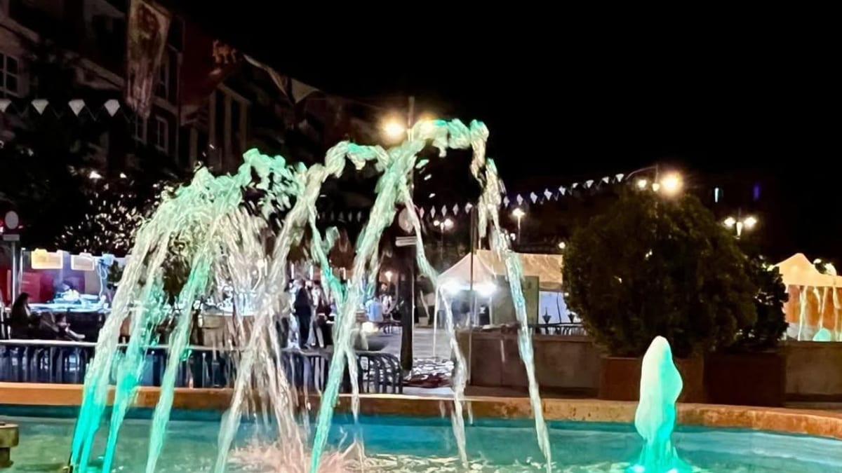 Fuentes iluminadas en color verde en Majadahonda para conmemorar el Día Mundial del Medio Ambiente