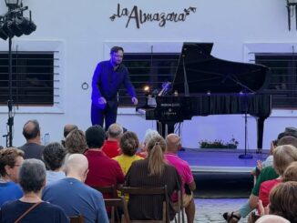 Manuel López Blanco, pianista de la mano izquierda, durante su actuación en Las Noches de la Almazará