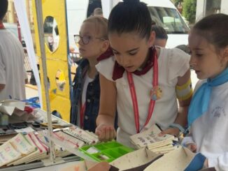 Mercado educativo en Plaza Diversidad con participación de centros escolares en el programa Aprendiendo a Emprender