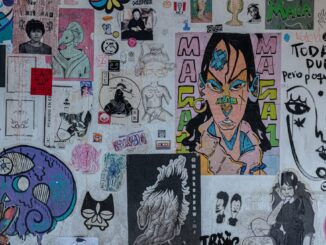 Mural de Manu Cardiel en la fachada medianera de la Casa Tapón con la alcaldesa Judith Piquet