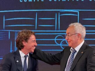 Placa Olímpica del Comité Olímpico Español entregada a la Región de Murcia