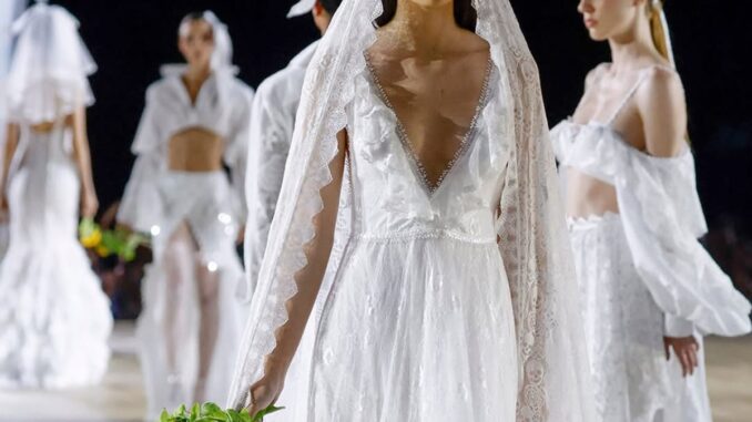 Momento de la Pasarela Adlib Ibiza en el Puerto de Ibiza con diseñadores presentando nuevas colecciones de moda