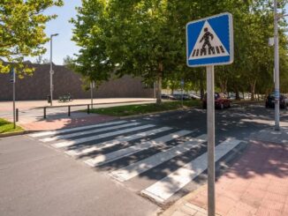 Paso de peatones inteligente con señalización luminosa en Huelva