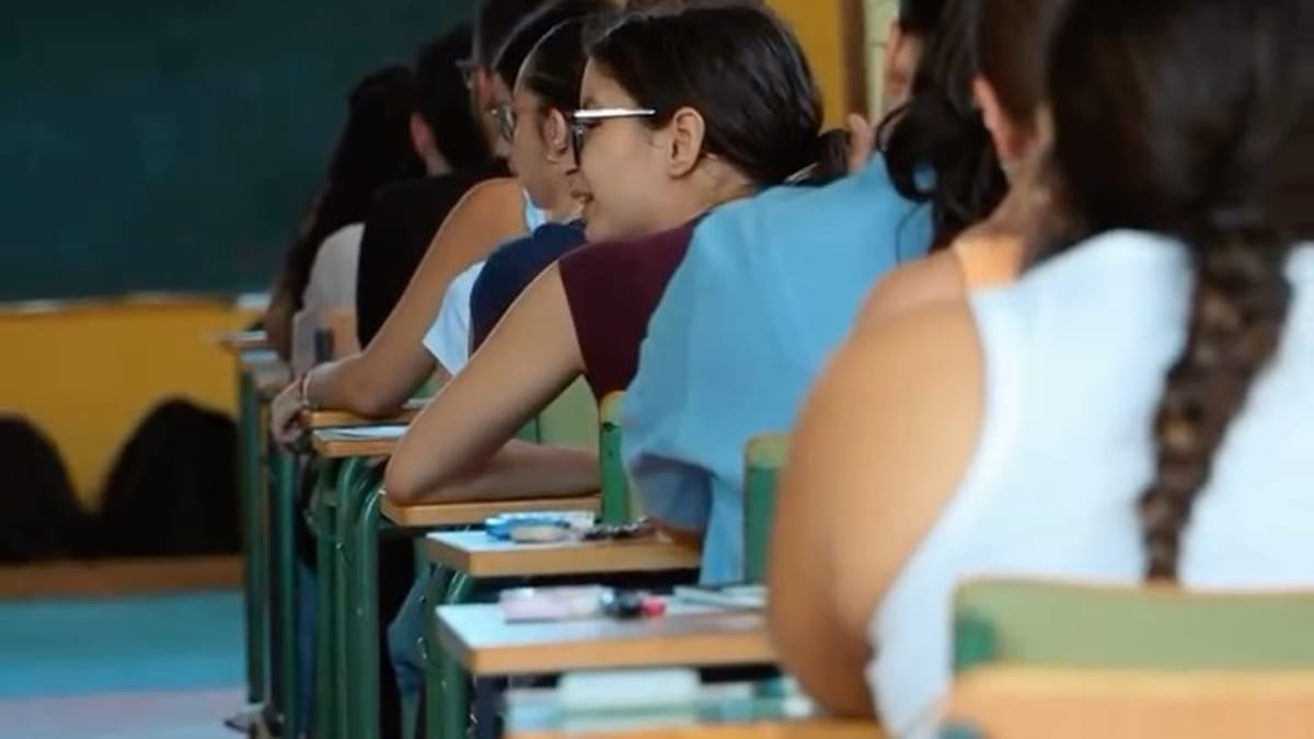 Vicerrector de Estudiantes de la ULPGC visitando sedes de exámenes de la PAU en Fuerteventura