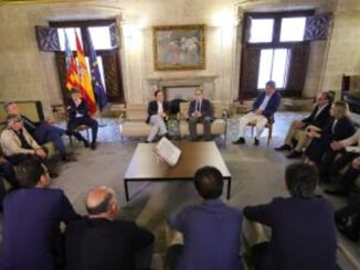 Reunión entre el conseller Pérez Llorca y representantes de FECOVAL sobre obra pública
