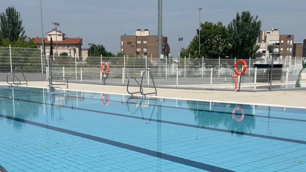 Cartel de apertura de piscinas municipales de Arganda del Rey para la temporada de verano