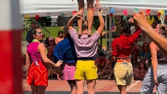 Fiesta de fin de curso del Programa de Atención a la Discapacidad de Pozuelo con participantes disfrutando de actividades, juegos y música en un ambiente festivo y familiar