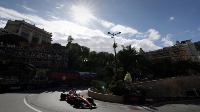 Ferrari domina, Hamilton comanda El séptuple campeón del mundo inglés Lewis Hamilton fue el más rápido este viernes en los entrenamientos para el Gran Premio de Mónaco, el sexto del Mundial de Fórmula Uno. EFE/EPA/SEBASTIEN NOGIER