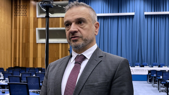 - La ONU advierte de que el crimen organizado ha causado a escala global una media de 95.000 homicidios anuales desde el año 2000, una cifra ligeramente superior a la de los conflictos armados en ese mismo periodo, 92.000, aunque ha sido "menos visible" para la sociedad. Así lo explica en una entrevista concedida a EFE en Viena Giovanni Gallo, jefe de Control de Drogas y Prevención del Crimen de la Oficina de las Naciones Unidas contra la Droga y el Delito (ONUDD). EFE/ Sara Corsellas
